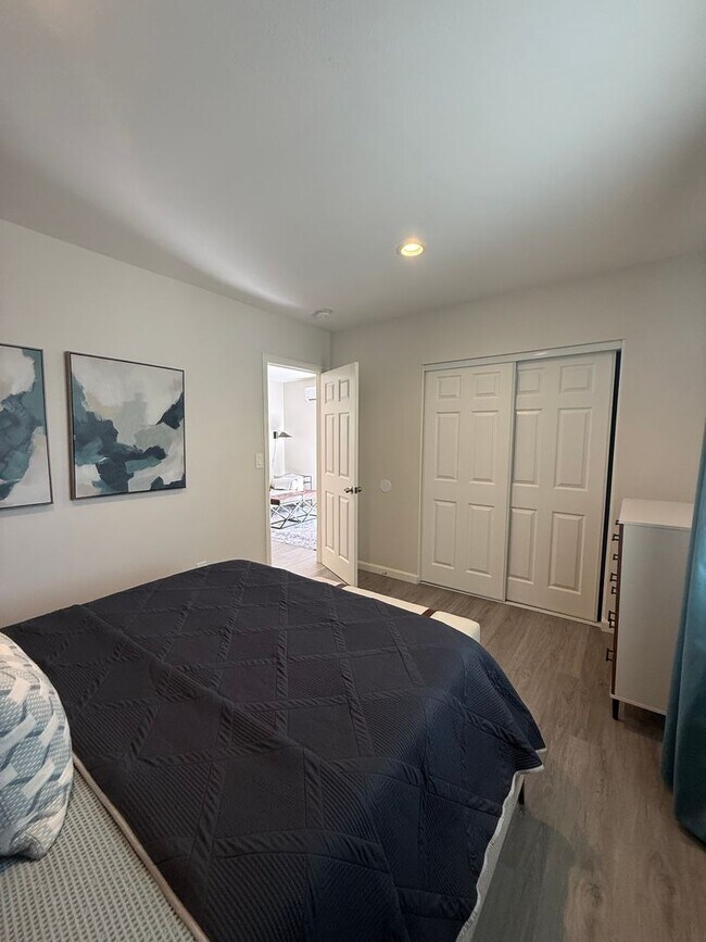 Foto del edificio - 1 bed, 1 bath ADU with private yard and laundry