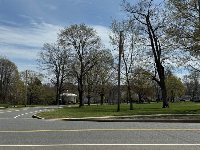 Foto del edificio - 46 N Main St