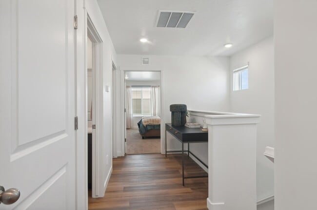 Building Photo - Little Valley Townhomes