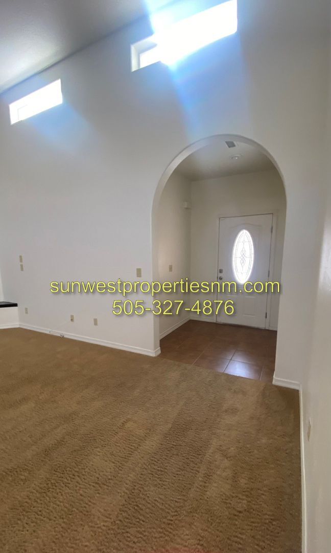 Foto del edificio - 3 Bedroom, 2 Bathroom Condo with 2 Car Gar...