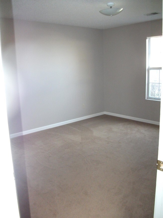 Building Photo - 2901 Russell Ct