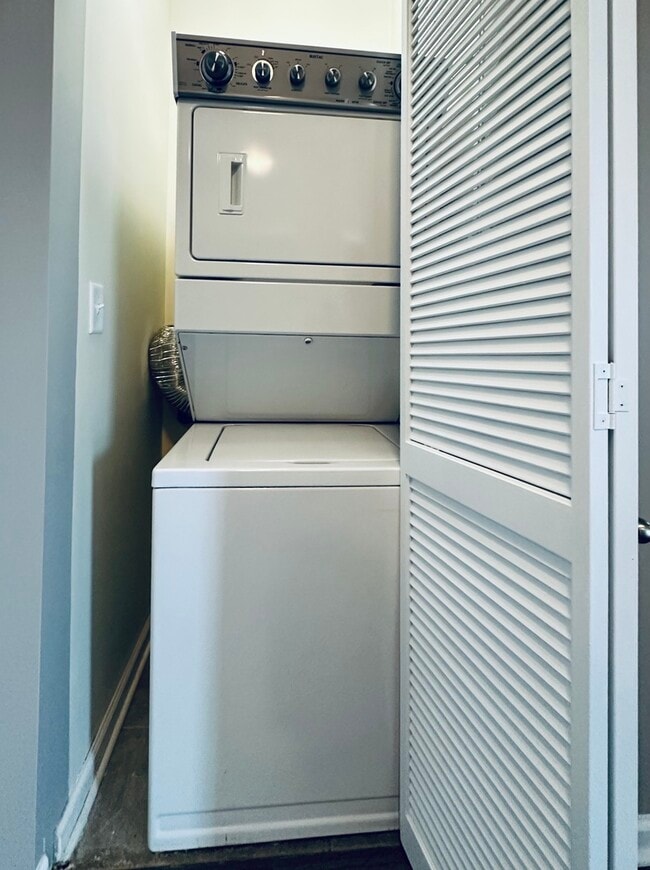 Building Photo - 2300 S Michigan Ave