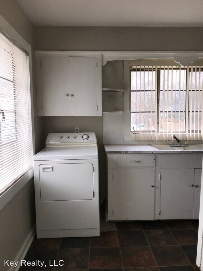 Foto del edificio - 1 br, 1 bath House - 819 Bush Ave