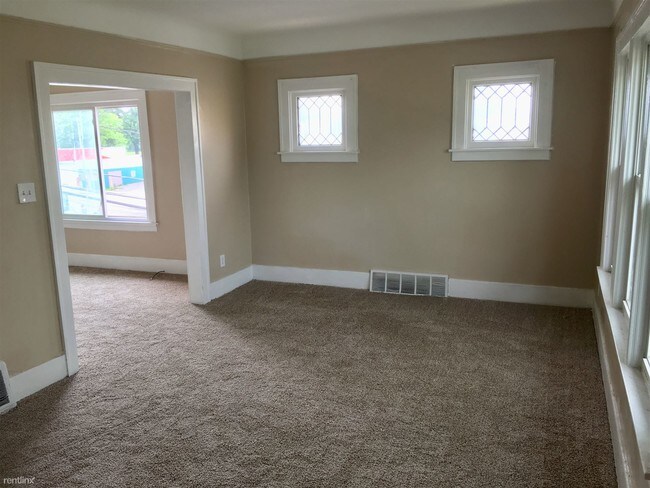 Building Photo - 2 br, 1 bath Duplex - 2049 Sharon St