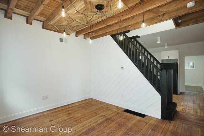 Building Photo - 2223 E Ann St