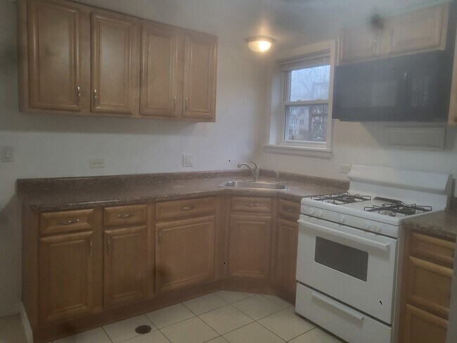 Foto del edificio - 8265 W Lawrence Ave