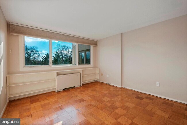 Building Photo - 4720 Chevy Chase Dr