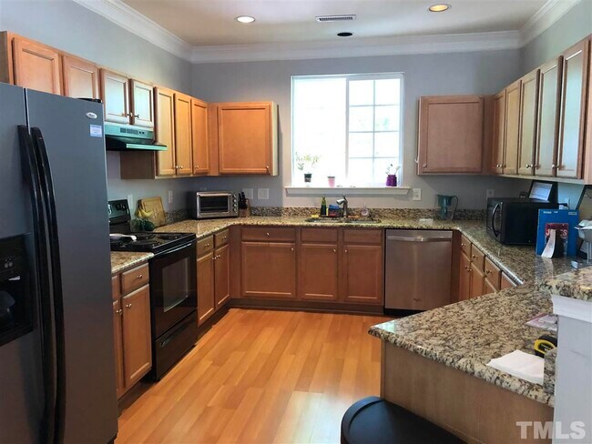 Building Photo - 304 Longchamp Ln
