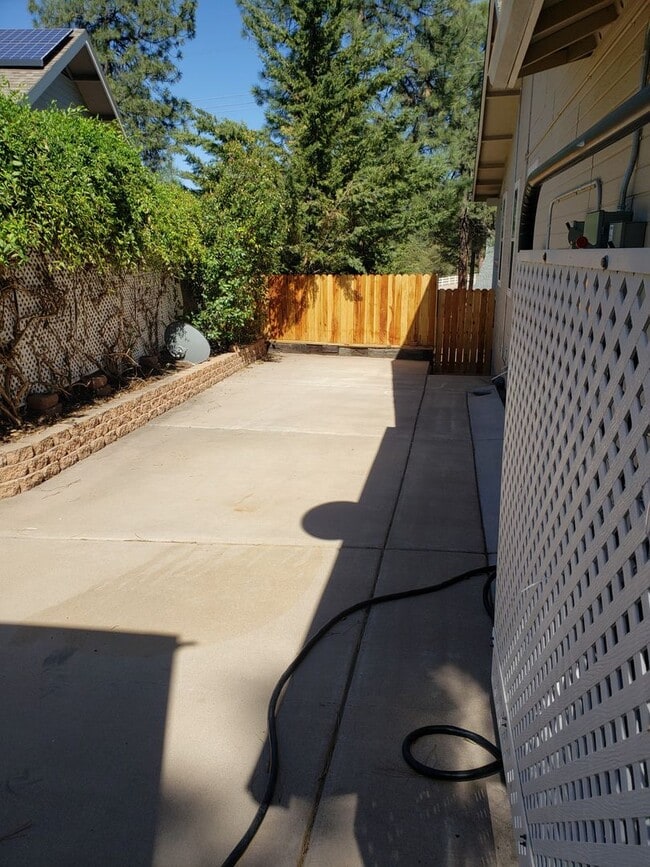 Building Photo - Super Clean 3 Bed / 2 Bath with RV parking