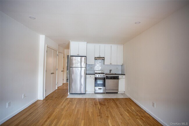 Foto del edificio - 765 Shore Rd