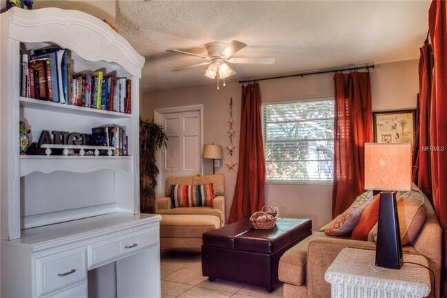 Interior Photo - 2414 Avenue B