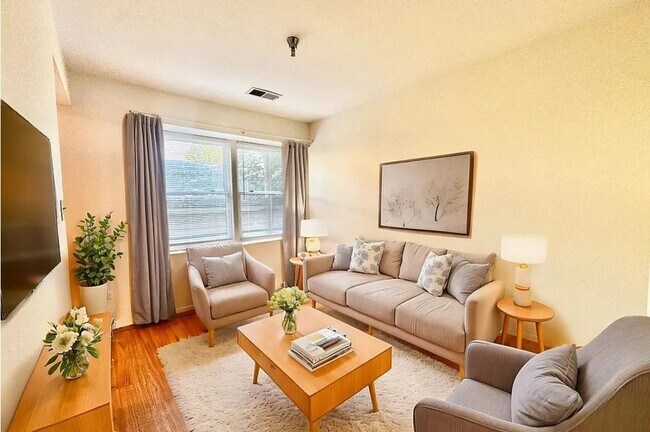 Foto del edificio - Comfortable Living at Blume Lofts, Wapakoneta