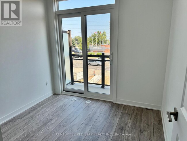 Photo du bâtiment - 4017-4017 Hickory Dr