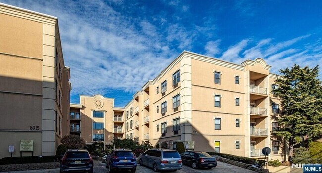 Foto del edificio - 8915 Bergenwood Ave