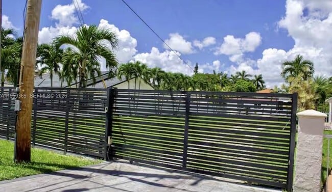 Foto del edificio - 3000 SW 114th Ave