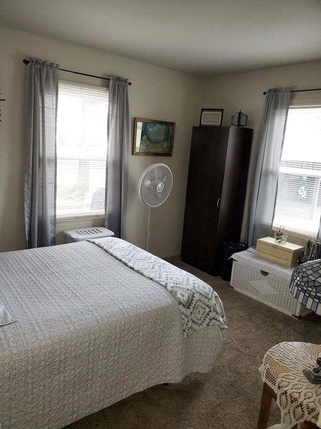 Foto del edificio - 2710 Colonial Dr