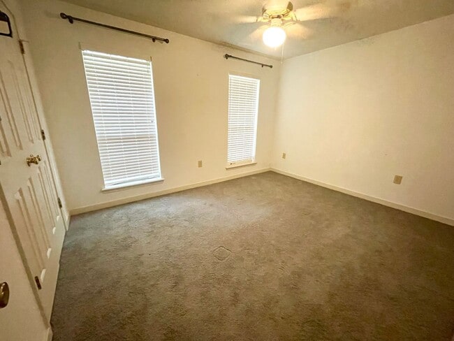 Building Photo - 3 Bedroom 2 Bathroom Home for Rent in the ...