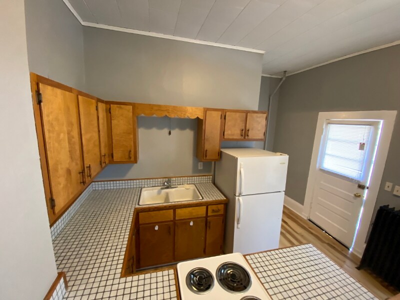 300 Steward Ave Unit 2, Jackson, MI 49201 Room for Rent in Jackson