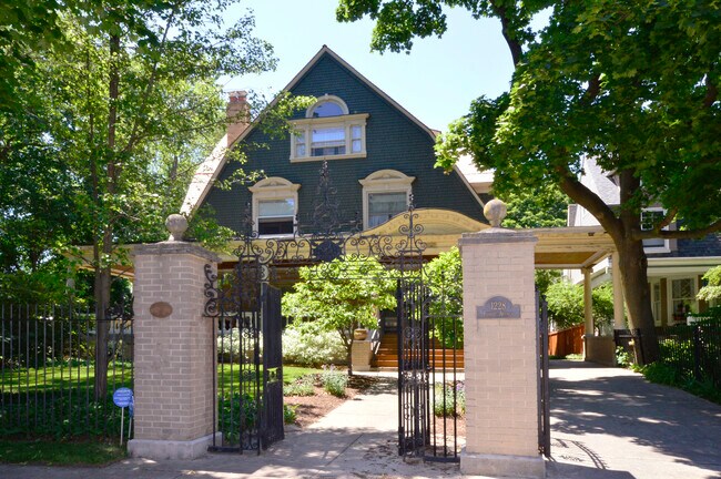 Frontal view of property - 1228 Forest Ave