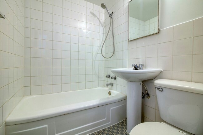 Building Photo - 3455 Rue Aylmer