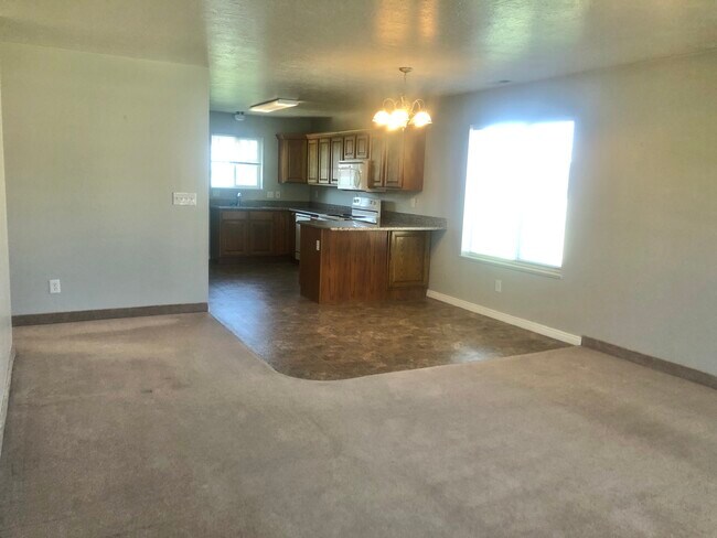 Building Photo - 252 W 260 N
