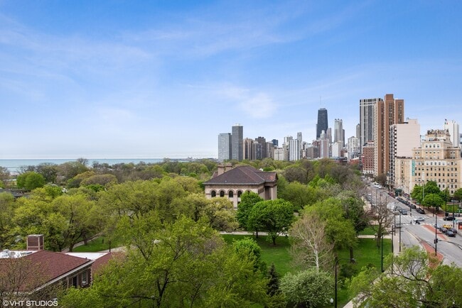 Foto del edificio - 2000 N Lincoln Park W