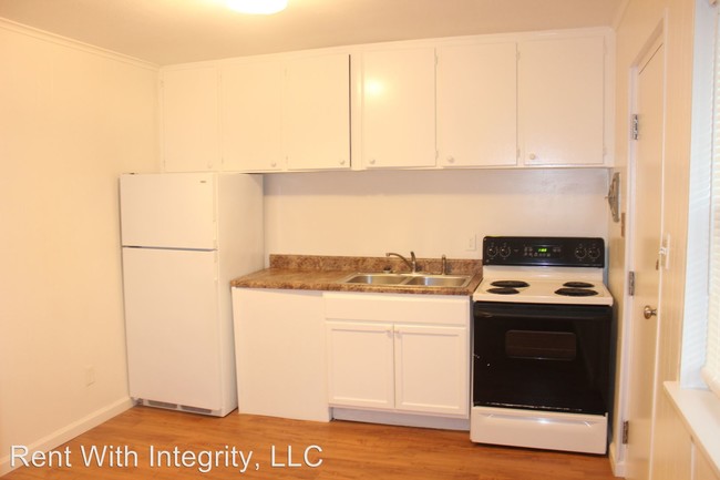 Building Photo - 643 Kissimmee St