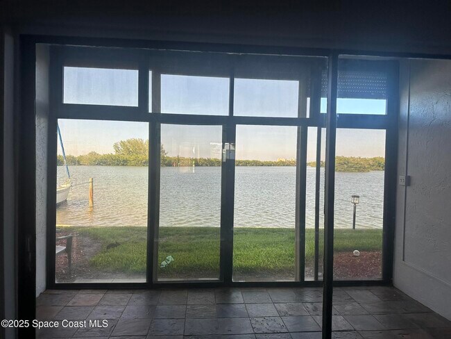 Foto del edificio - 1605 Minutemen Causeway
