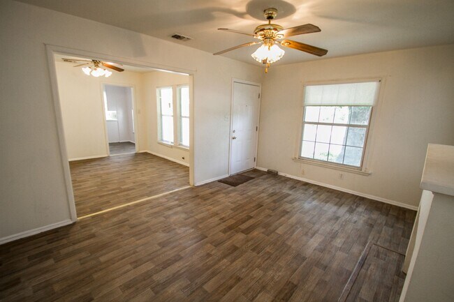 Foto del edificio - Close to Local Amenities and Downtown
