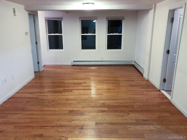 Building Photo - 122 Combs Ave