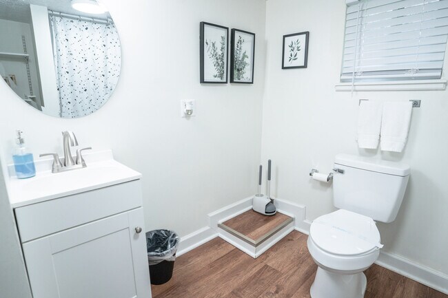 Building Photo - 3930 Armuth Ave