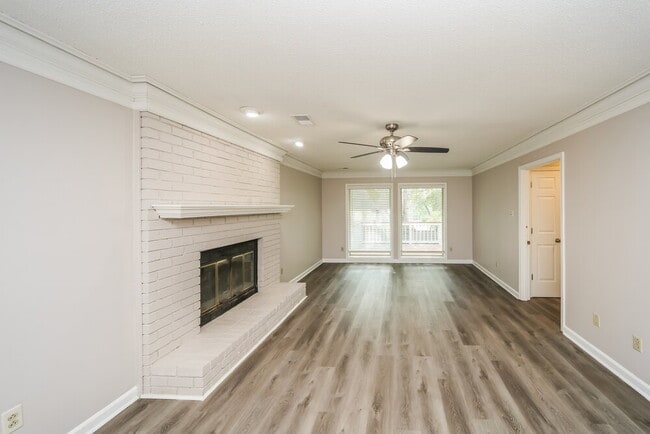 Building Photo - 5005 Cottage Ln