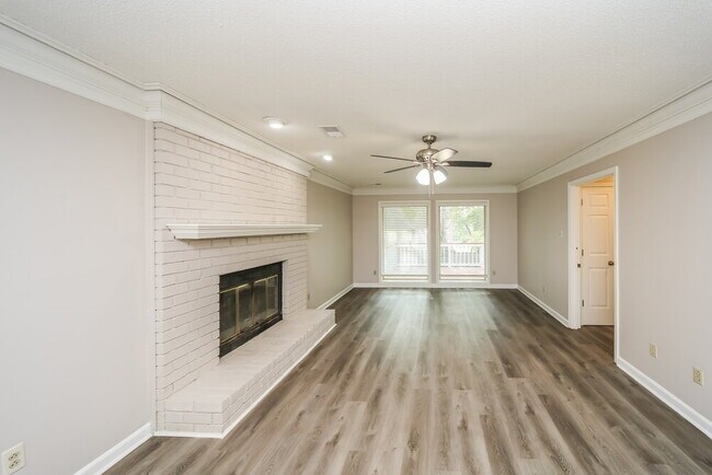 Foto del edificio - 5005 Cottage Ln