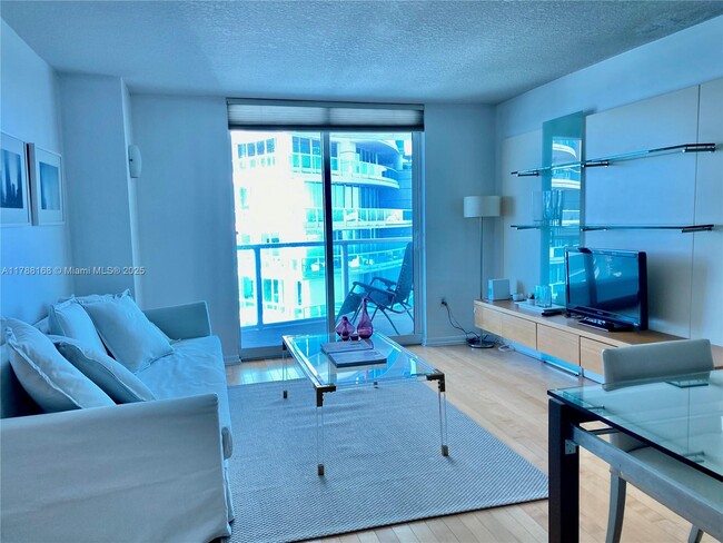 Building Photo - 2101 Brickell Ave