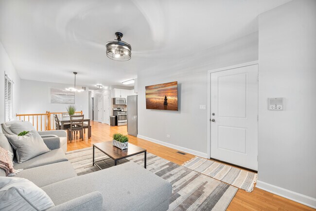 Building Photo - 1108 N Mozart St