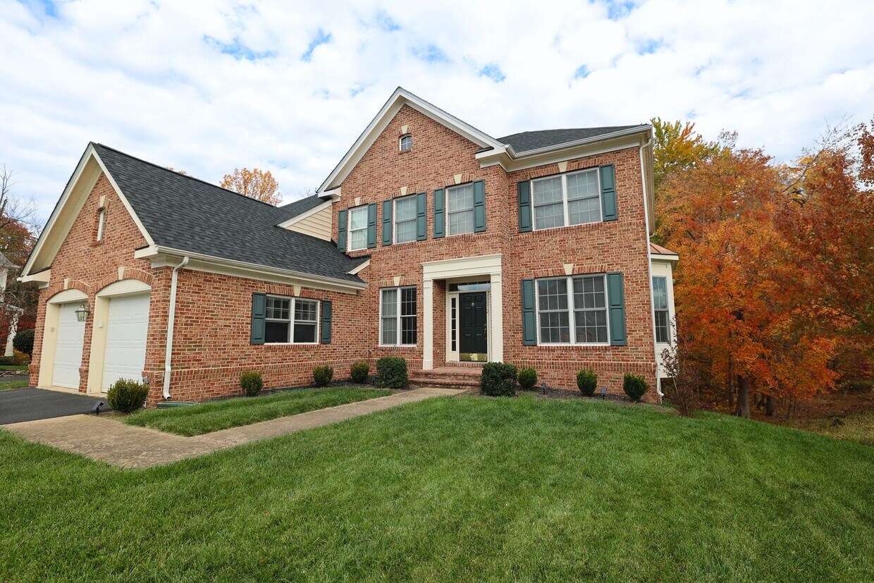 Primary Photo - BEAUTIFUL SINGLE FAMILY HOME IN LANSDOWNE