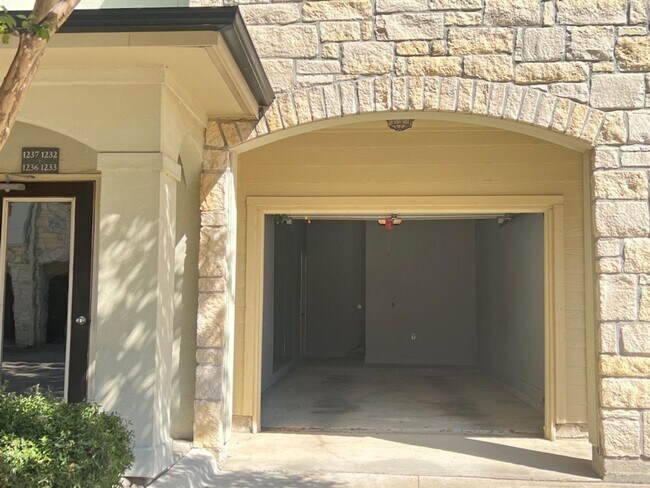 Foto del edificio - DEAL!! Get $500 off your move-in costs! Valid for new leases with a start date on or before Decem...