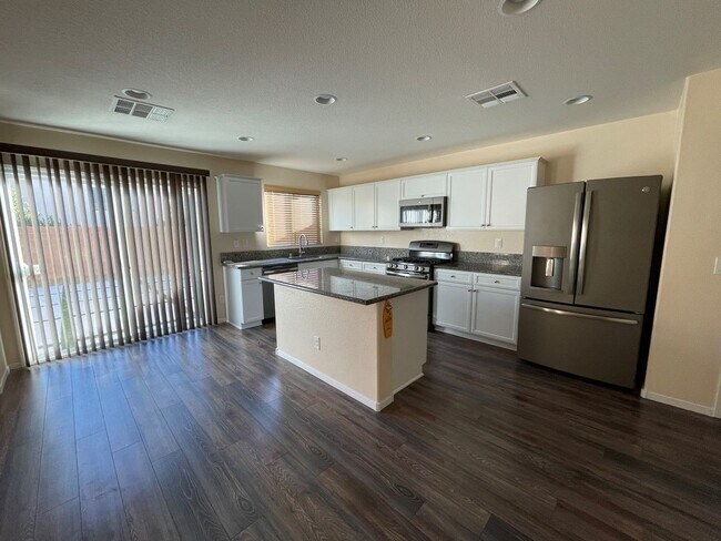 Building Photo - A HOME THAT APPRECIATES THE OUTDOORS