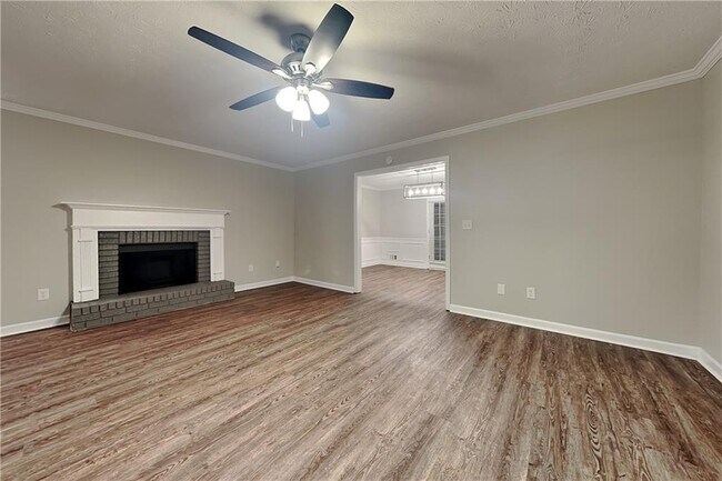 Foto del edificio - 2245 Huntington Dr
