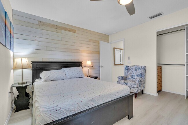 Foto del edificio - 1329 Pinebrook Way