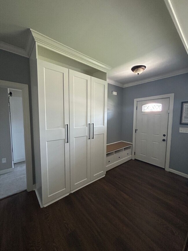 Building Photo - 4 BD/2 BA in Pine Meadows - 1/2 acre fence...