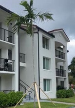 Building Photo - 1105 Villa Cir