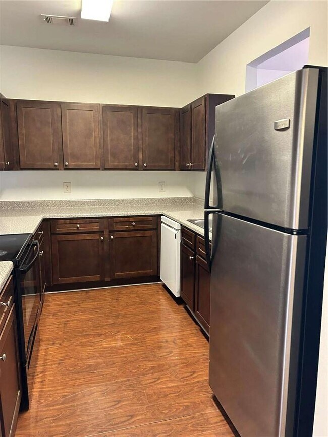 Building Photo - 3037 Bonnes Dr