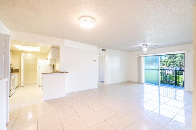 Foto del edificio - 1300 Crestwood Ct S