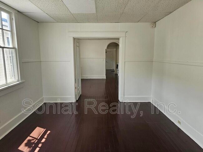 Building Photo - 517 S Genois St