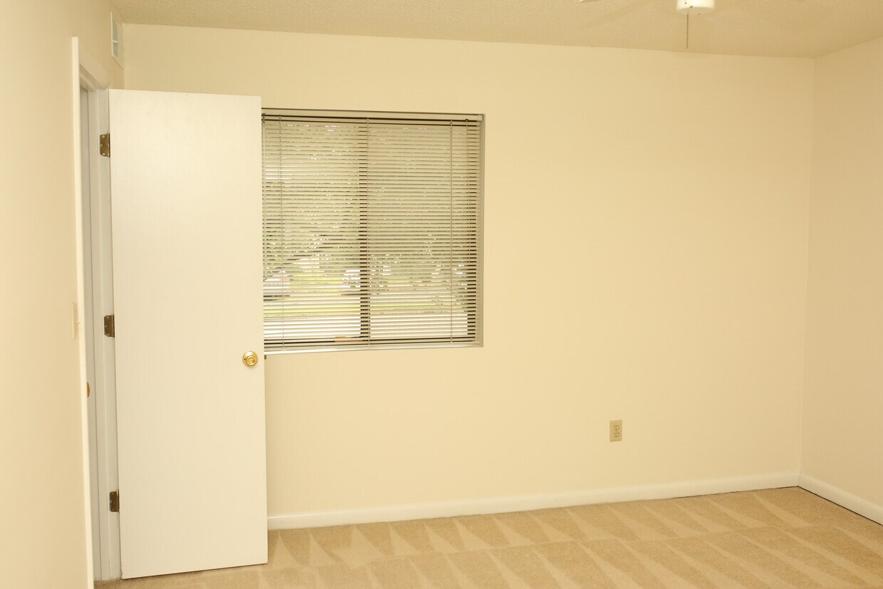 Primary Photo - One Bedroom with a Den at Turtle Creek!