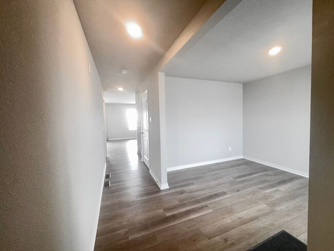 Building Photo - 1619 Port Royal Dr – 4 Bed/2.5 Bath in Belterra (Papillion) | Open Concept, Fireplace, Walk-In Pa...