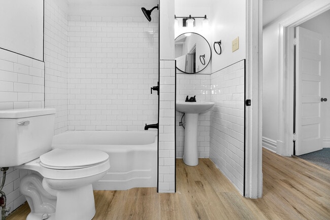 Foto del edificio - 2330-2340 Candace St