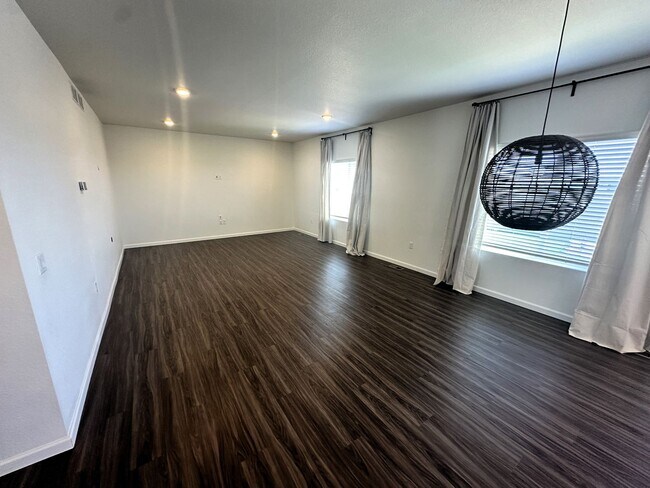 Building Photo - Spring Valley Ranch In Elizabeth, Newer 4 ...