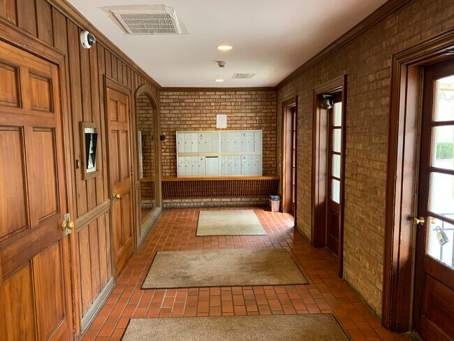 Building Photo - 1455 Shermer Rd
